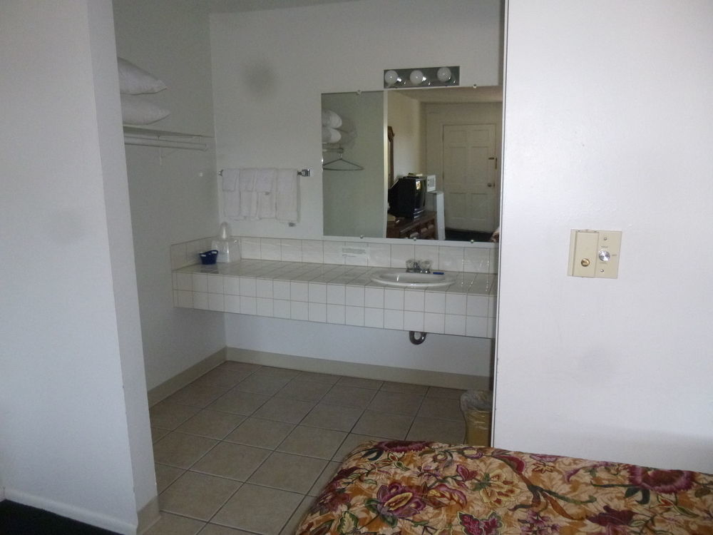פולמן Cougar Land Motel מראה חיצוני תמונה