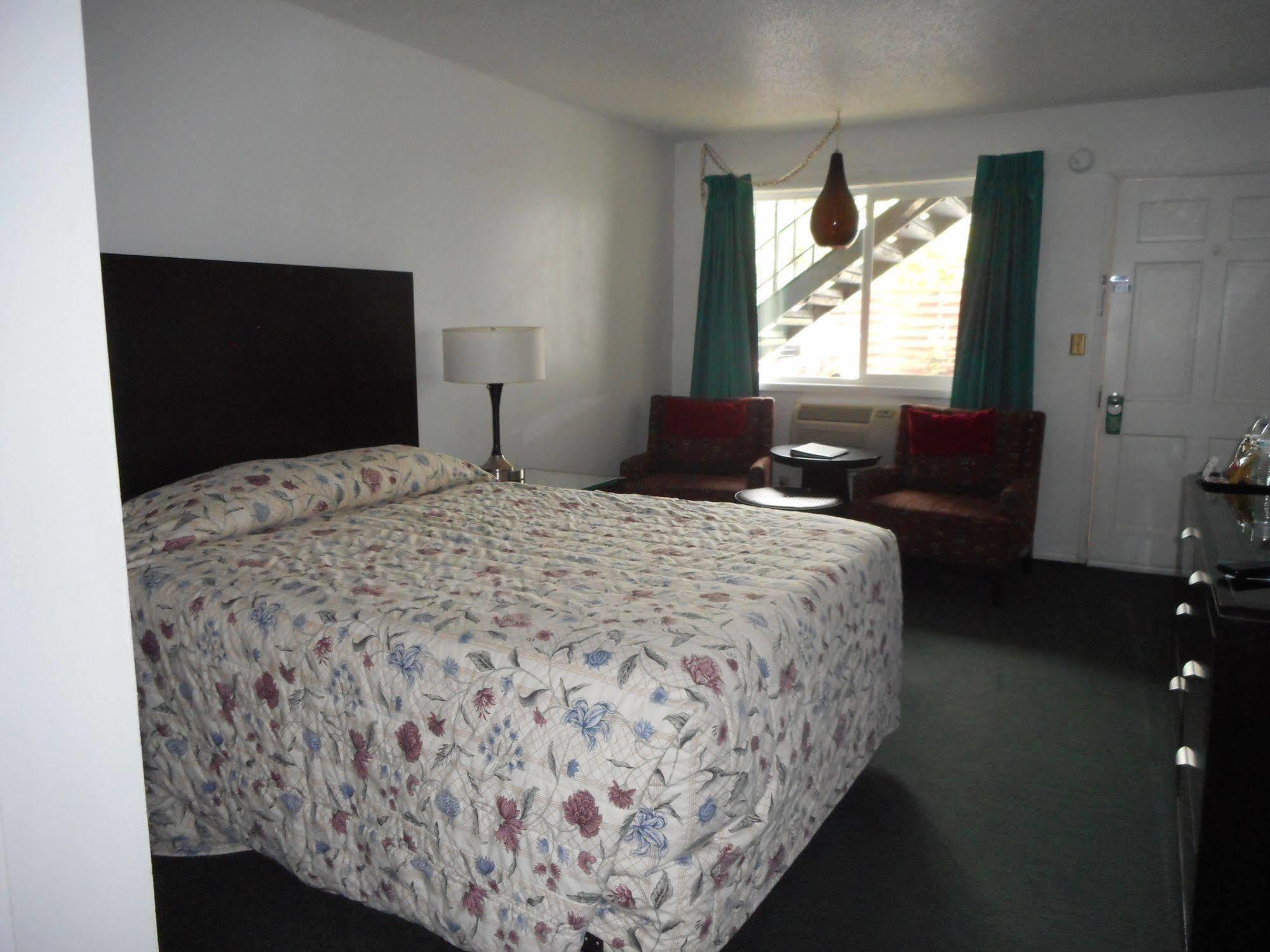 פולמן Cougar Land Motel מראה חיצוני תמונה