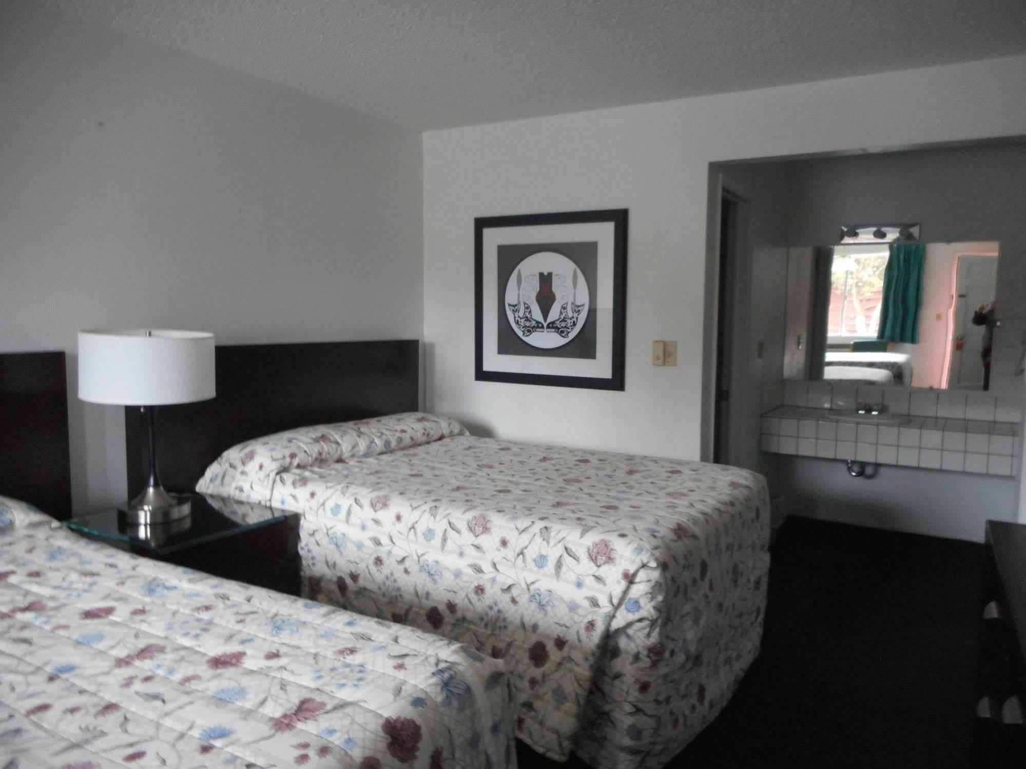 פולמן Cougar Land Motel מראה חיצוני תמונה